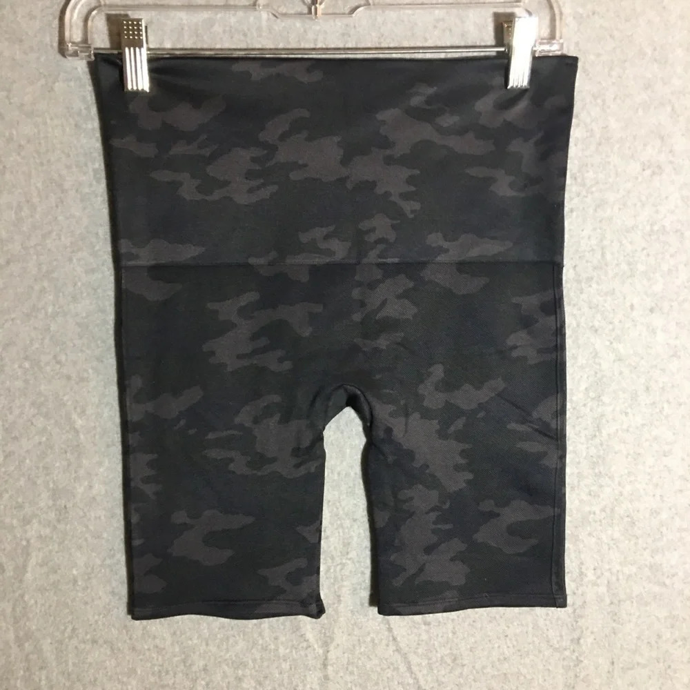 Womens NWOT Spanx Biker Shorts Casual Workout Gym Athletic Athleisure Camo